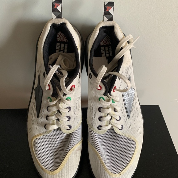 Running shoes - Picture 3 of 3